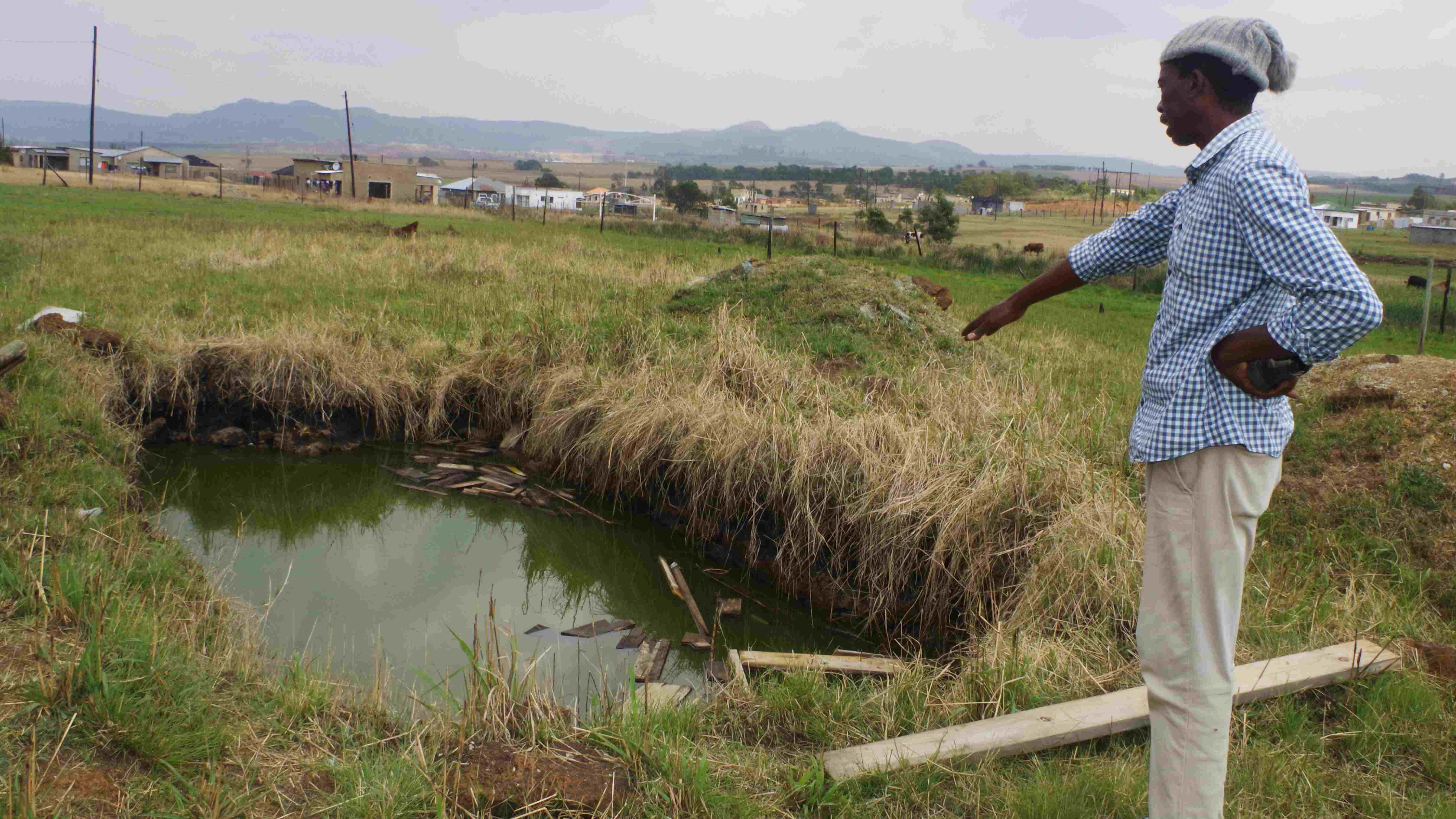 2 boys drown in sewage